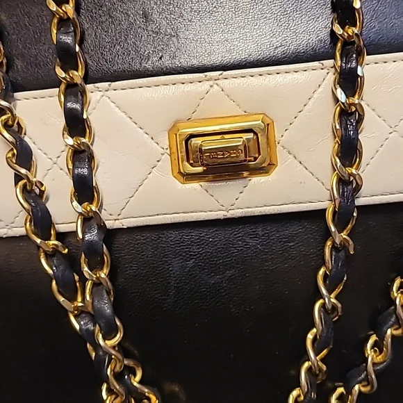 Vintage Chanel Bag - Picture 2 of 12
